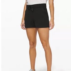 Lululemon On the Fly Shorts 2.5” Size 4